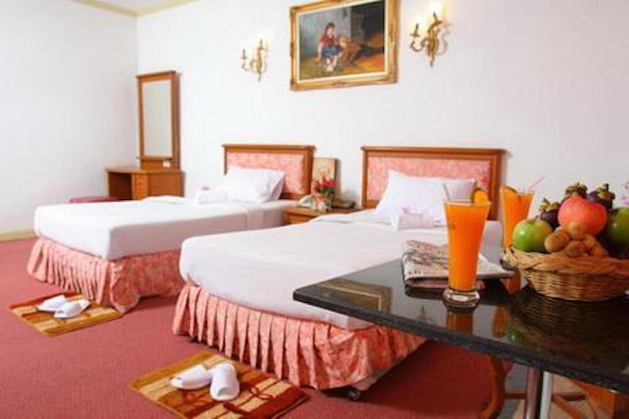 13 Coins Bang Yai Hotel Nonthaburi Bagian luar foto