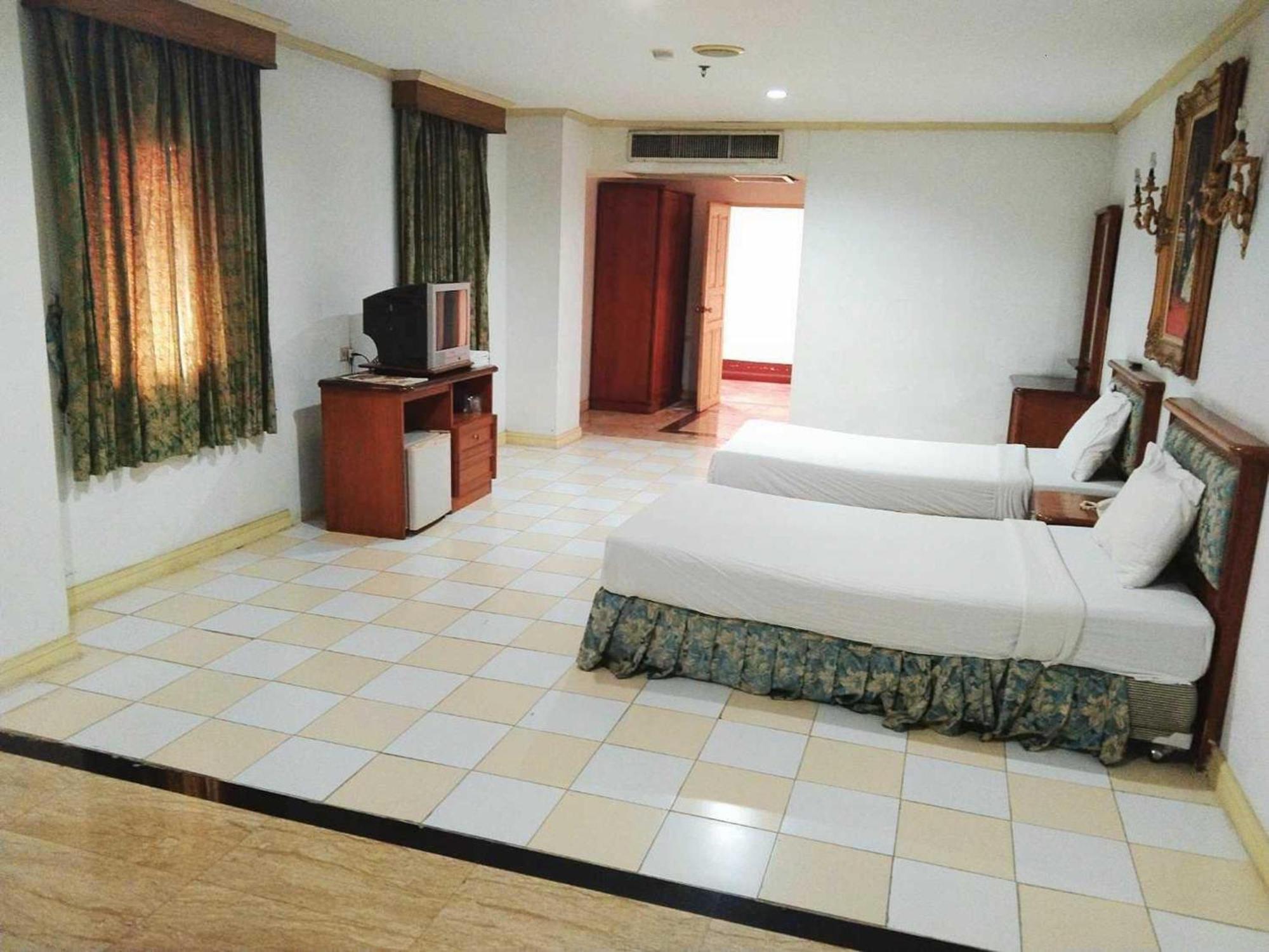 13 Coins Bang Yai Hotel Nonthaburi Bagian luar foto