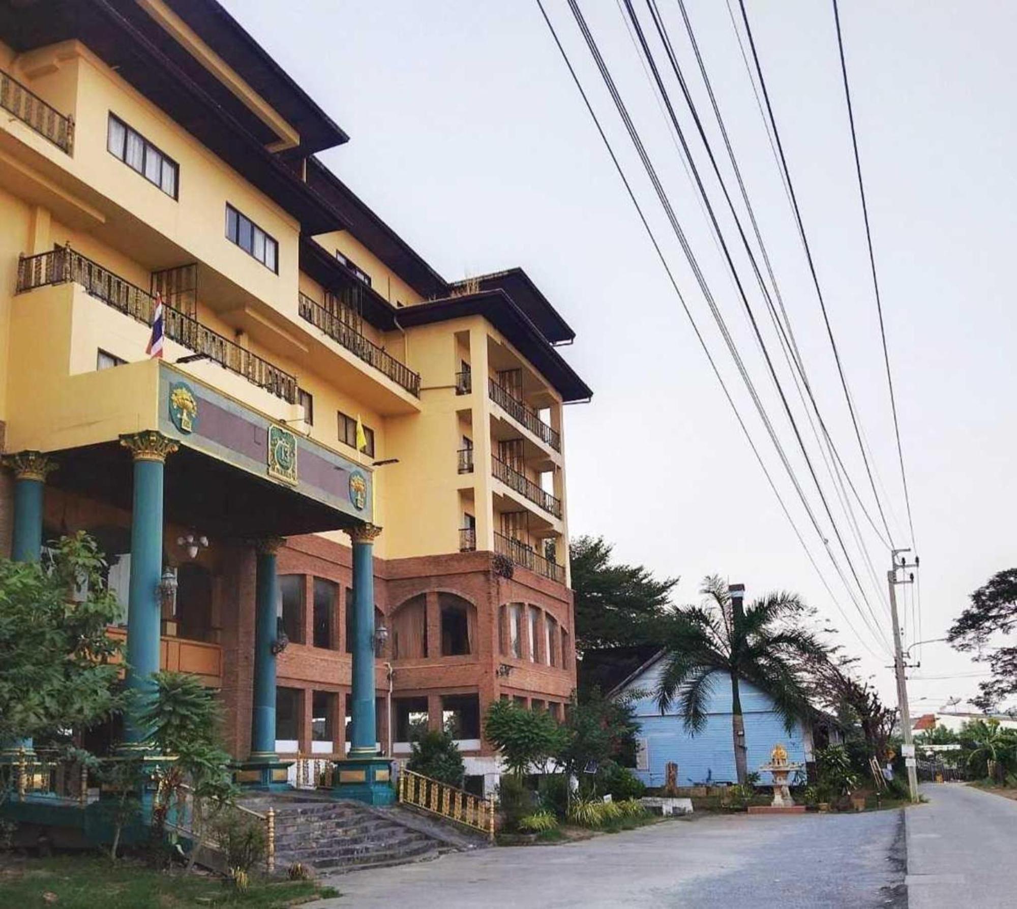 13 Coins Bang Yai Hotel Nonthaburi Bagian luar foto
