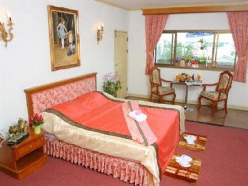 13 Coins Bang Yai Hotel Nonthaburi Bagian luar foto